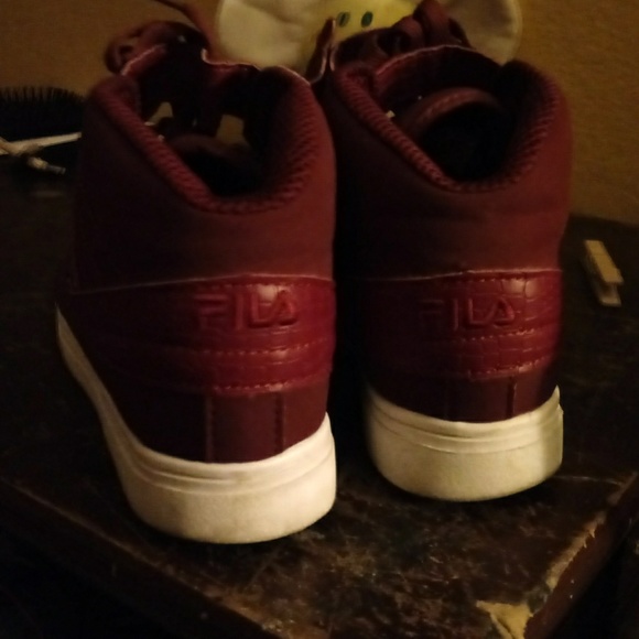 They are red filas size 8 - Picture 3 of 3